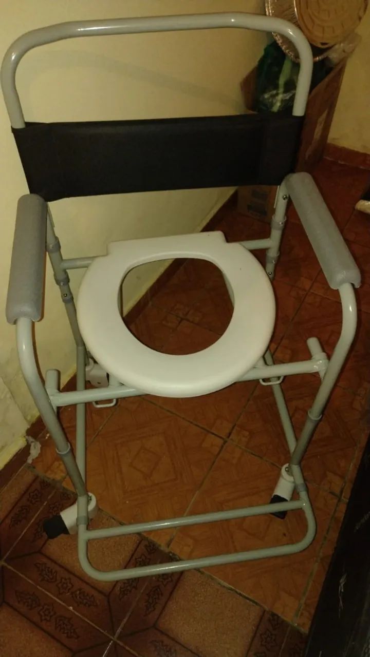 Cadeira de banho usada somente três vezes. - Foto 2
