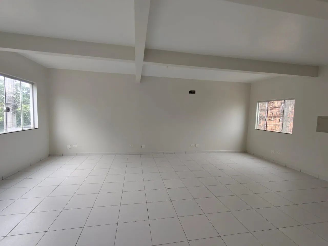 Sala comercial em Sobreloja para alugar no bairro Zona 08 - Maringá/PR - Foto 4