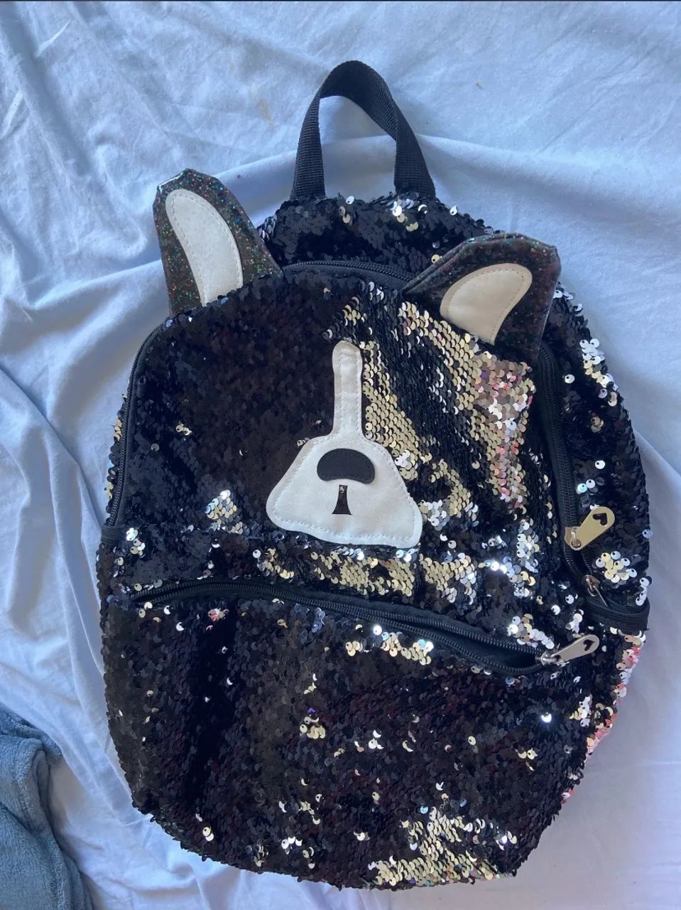 Mochila de cachorrinho com lantejoulas pretas e prateadas - Foto 3