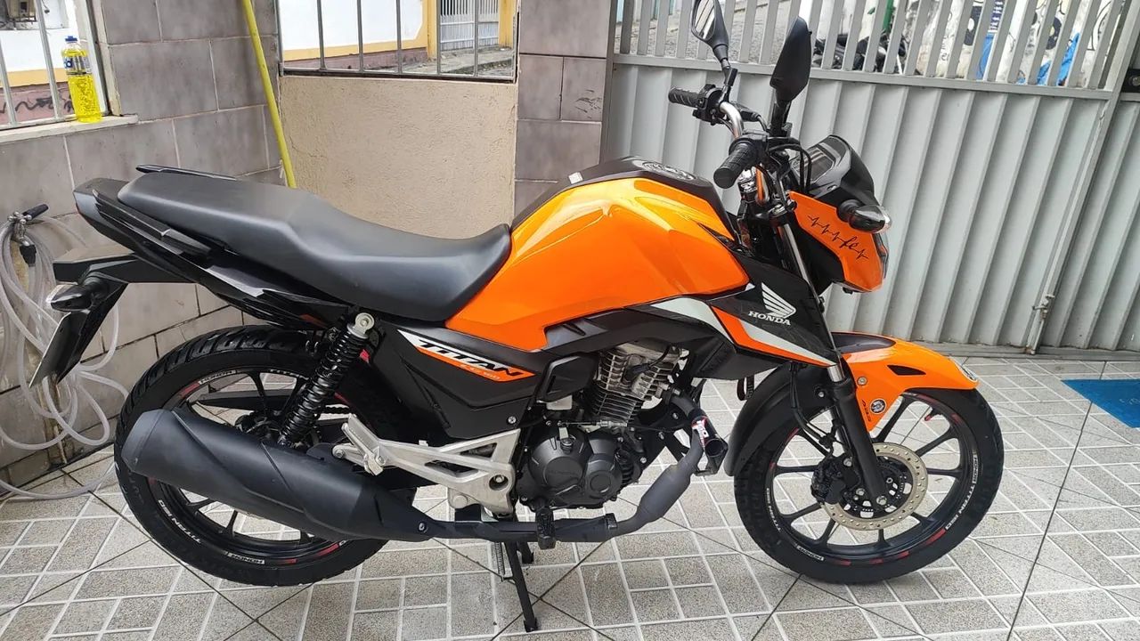 Titan  - Foto 2