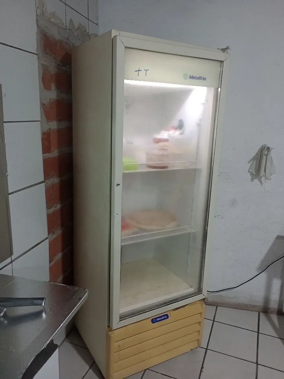Freezer expositor vertical Metalfrio - Foto 3