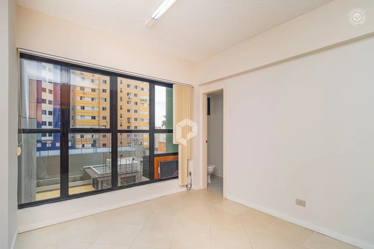 Sala com 2 Ambientes no Batel