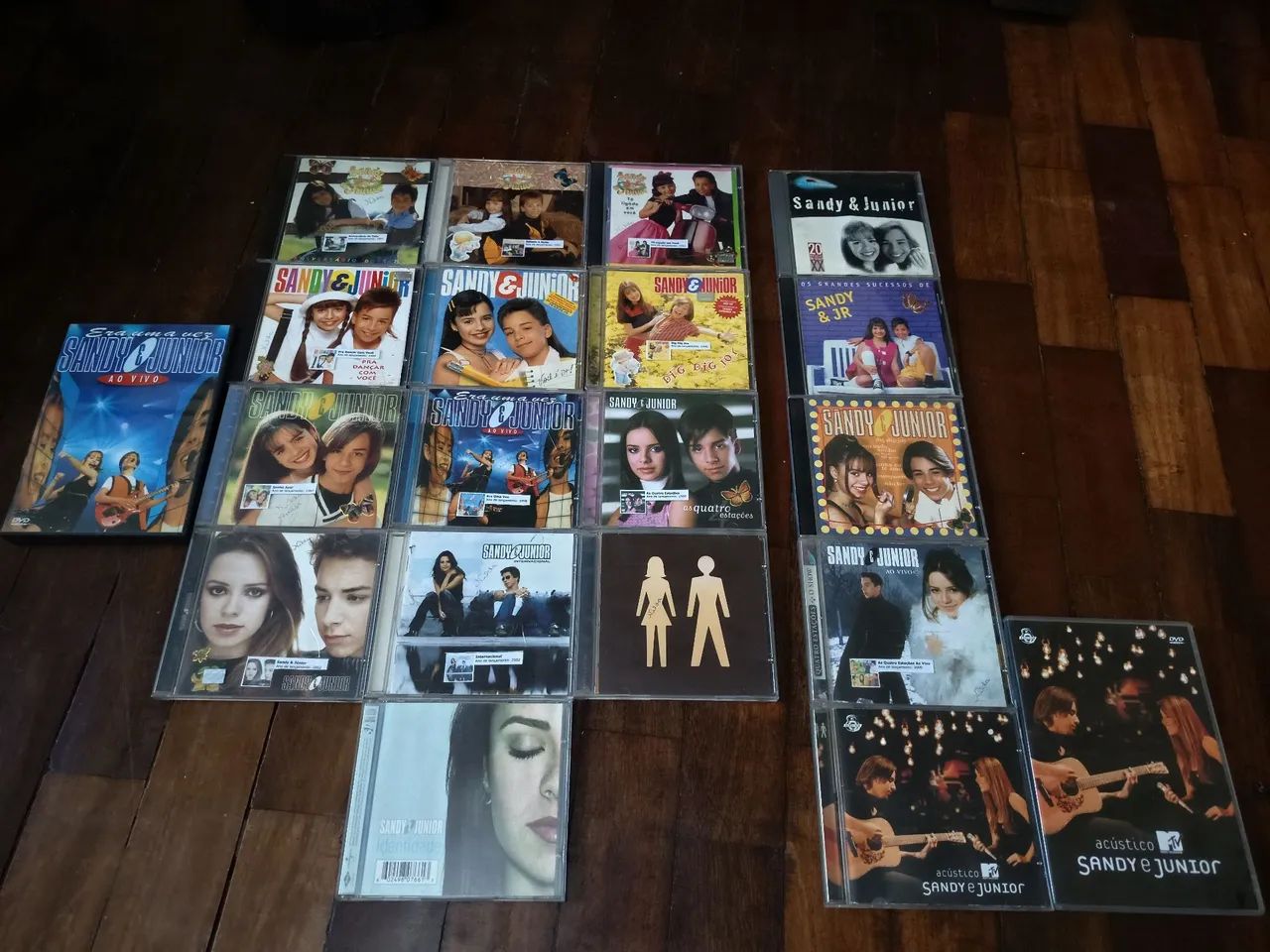 Coleção Sandy & Junior | 16 CDs + 2 DVDSs não  - Foto 2