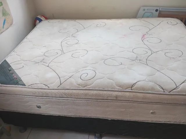 Cama king Ortobom, com base e pés  - Foto 3