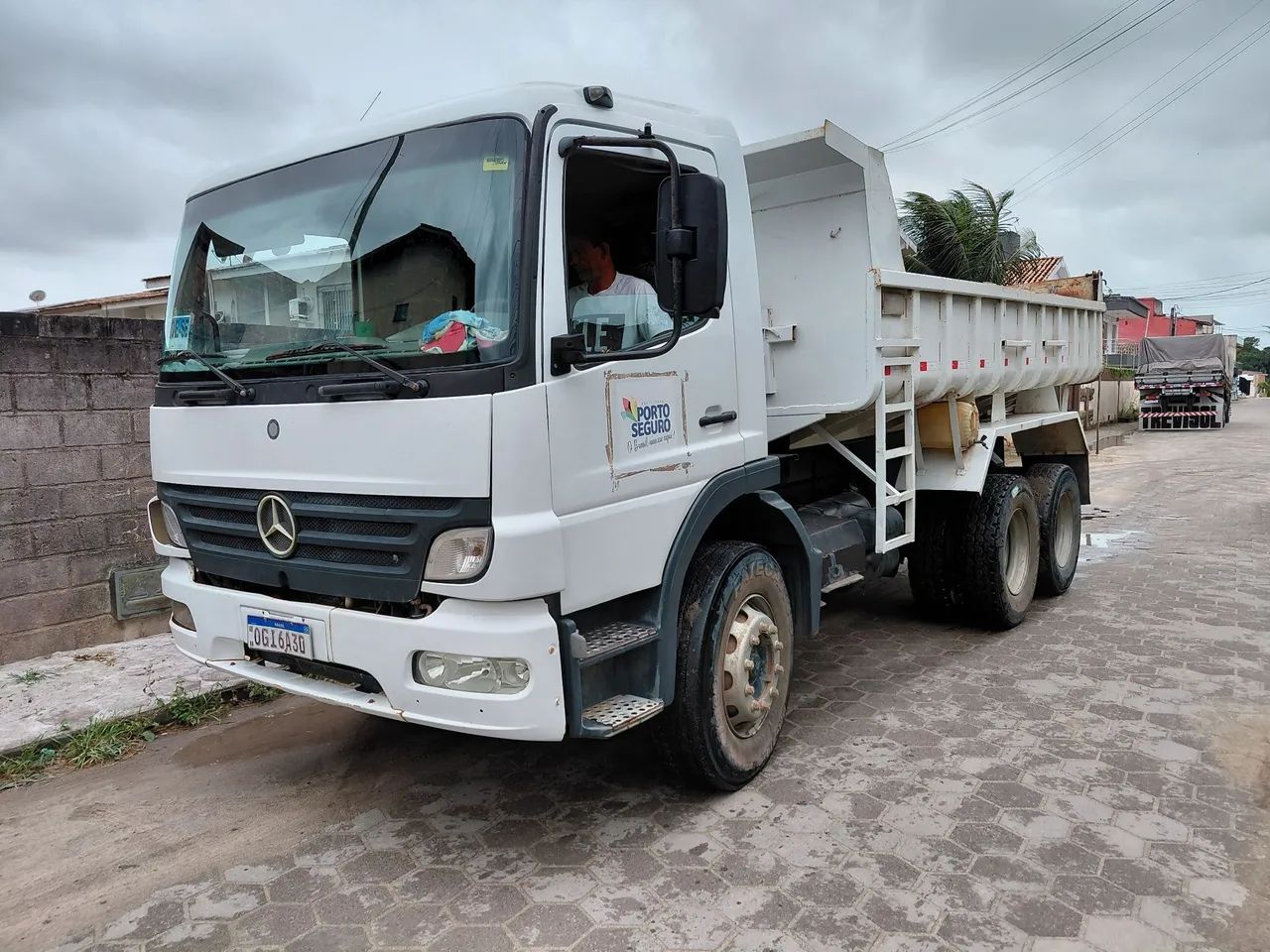 Venda da caçamba 2428 atego  - Foto 5