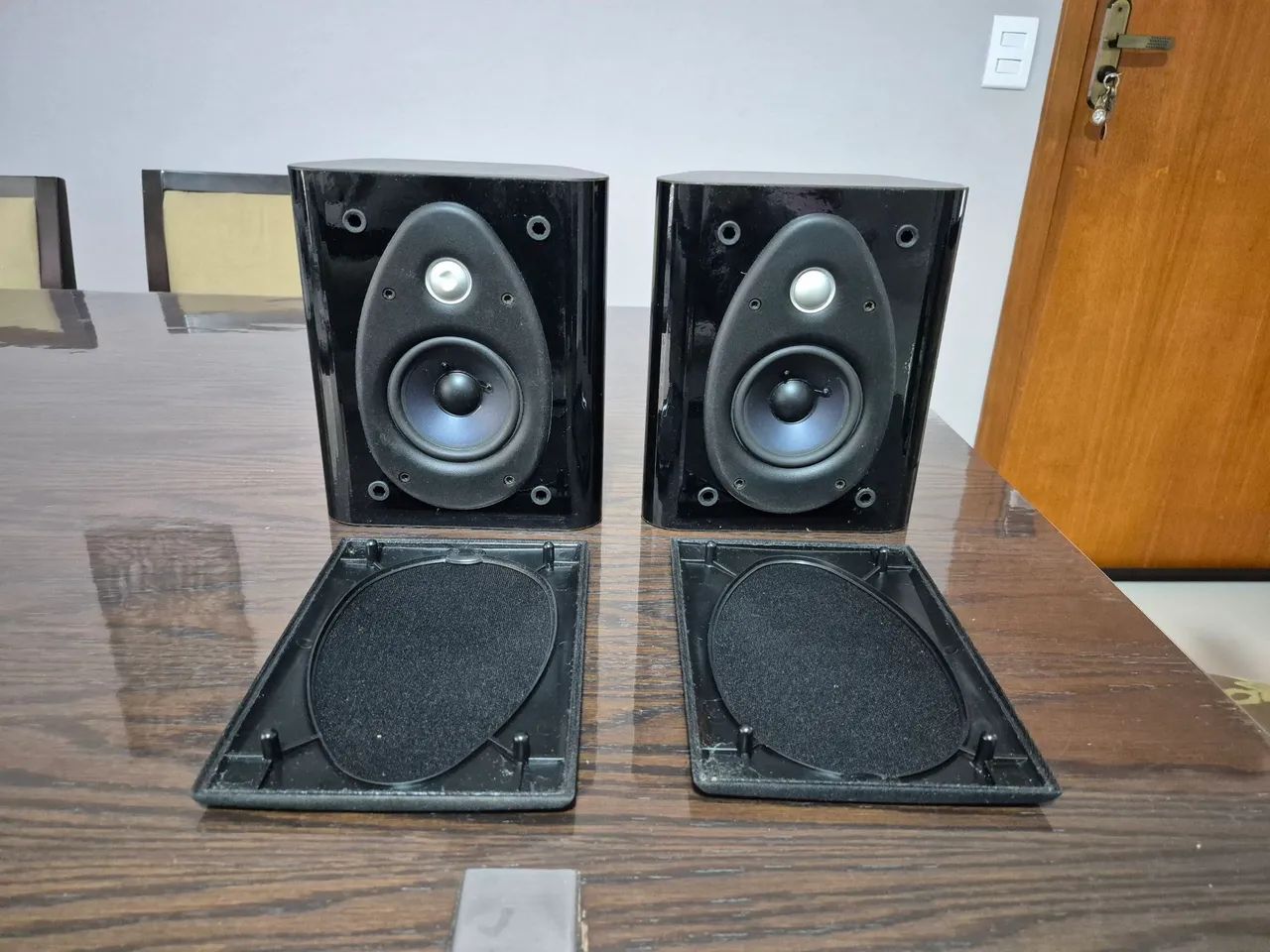 Kit com 4 caixas Polk Audio - RM3000 + RM3300SAT - Foto 4