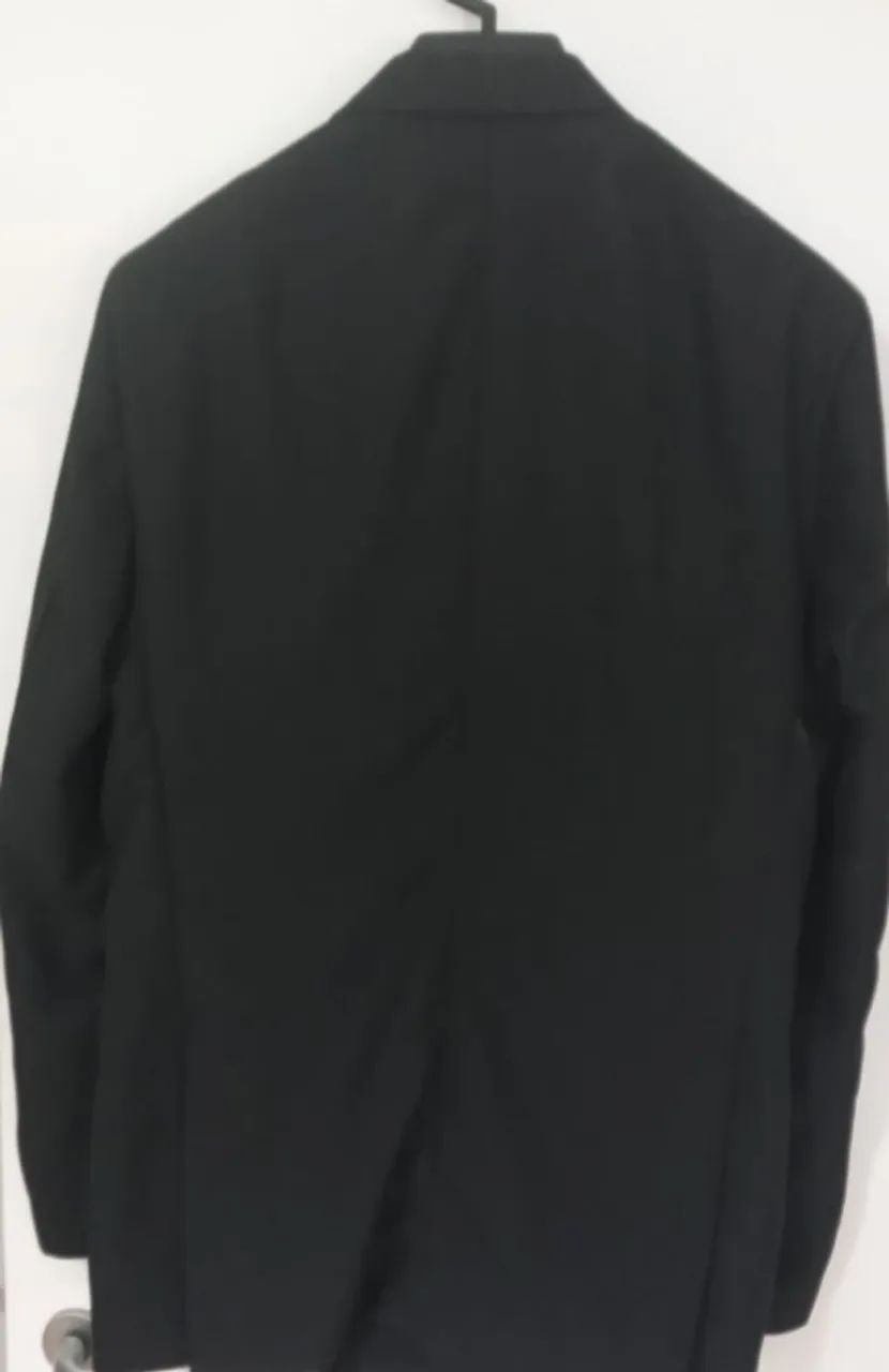 Terno preto slim 52 com calça 46 impecável  - Foto 2