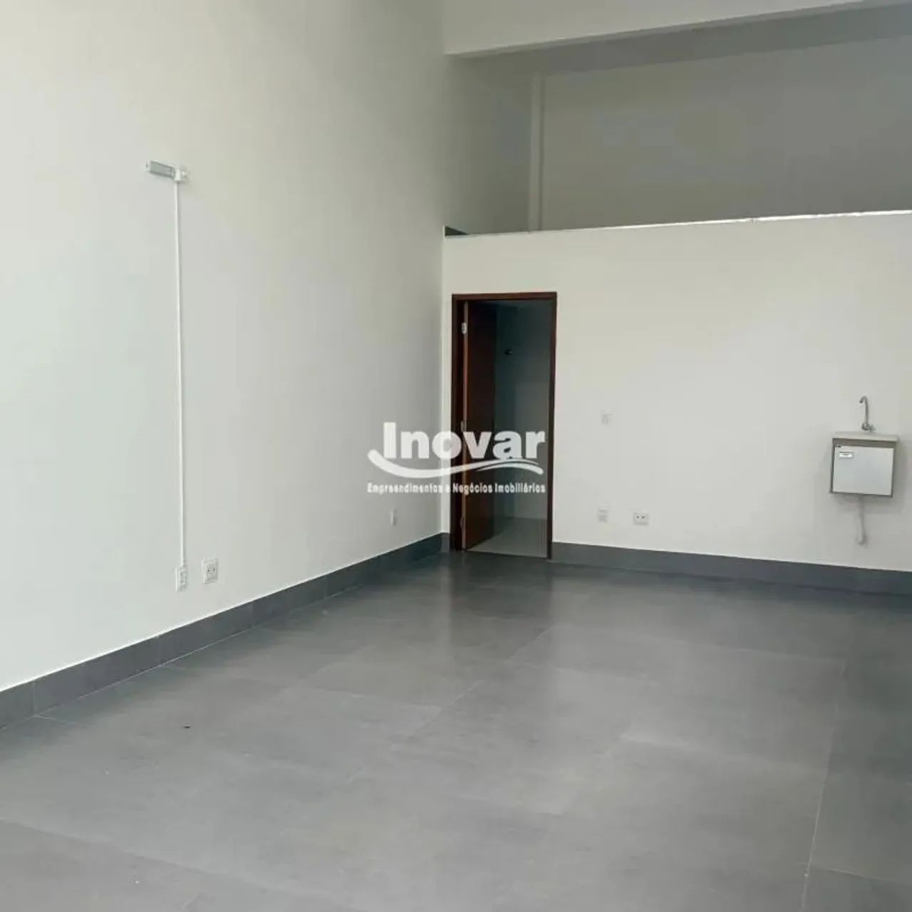 Excelente loja com aproximadamente 45m², sem taxa de condominio, a 50 metros do Colégio Ma - Foto 5