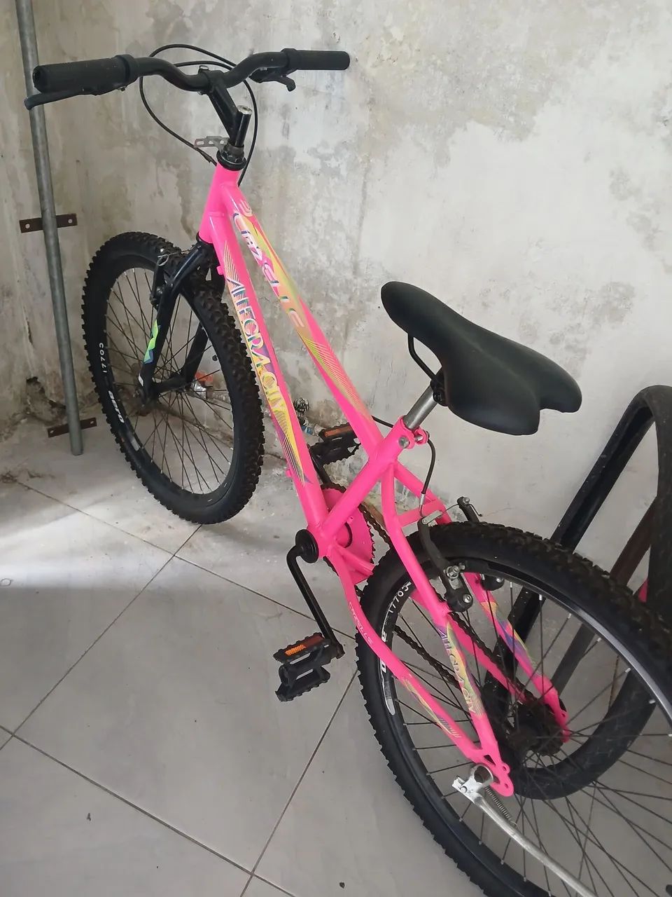 Vende_se bicicleta semi nova rosa!