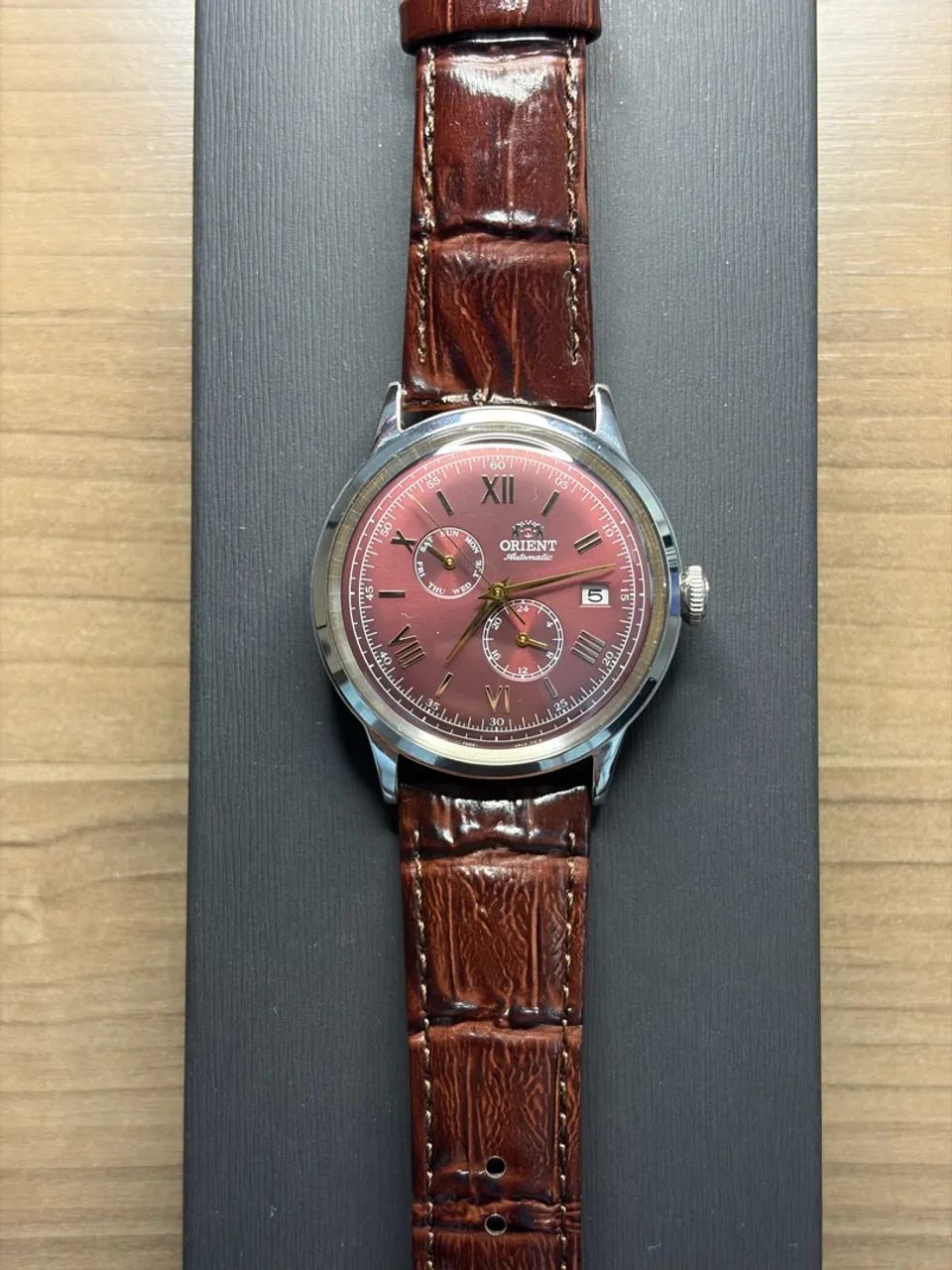 Relógio Orient Bambino Bordô - Foto 2
