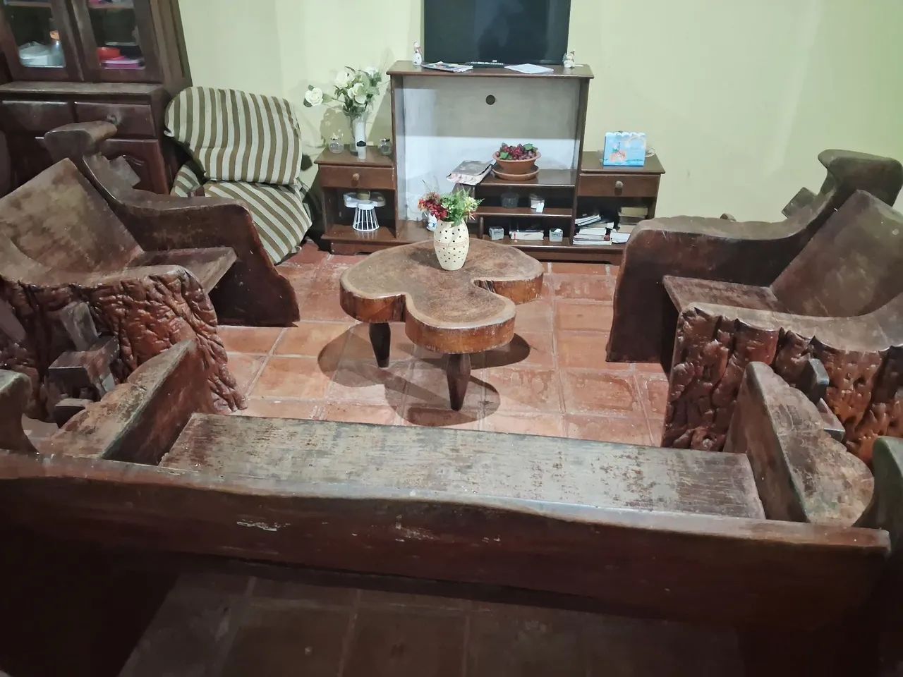 Vende-se sofá madeira de lei rústica  - Foto 2