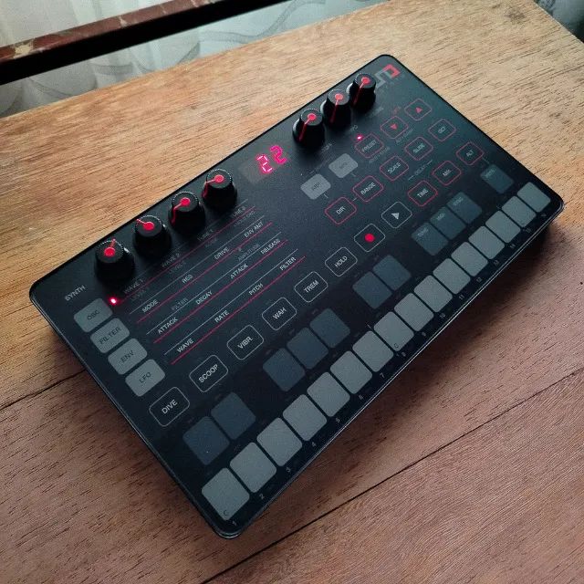 Uno Synth IK Multimedia em ótimo estado - Foto 3