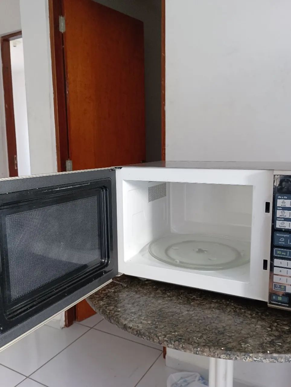 Microondas Midea 31L espelhado - Foto 2