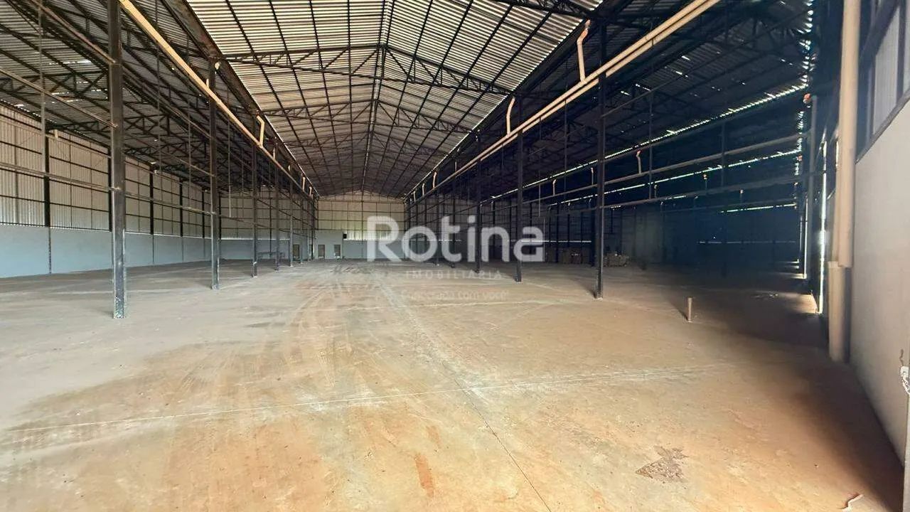 Galpão Comercial/Industrial à Venda com 820 m² em Uberlândia