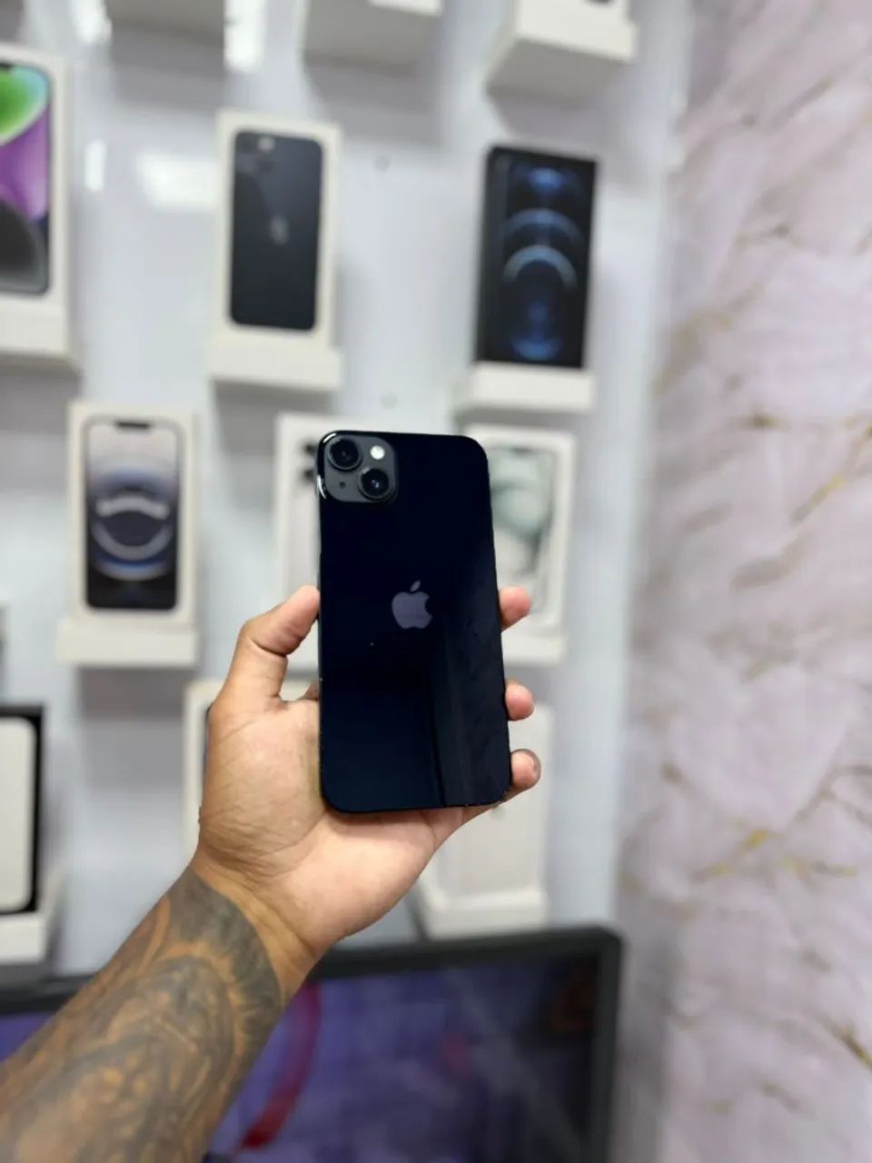 IPHONE 13 128GB TOP<br>R$ 2.099,00 preto