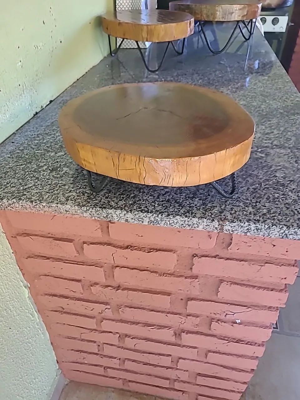Mesa Lateral Rústica em Madeira Maciça de Eucalipto Preto  - Foto 5