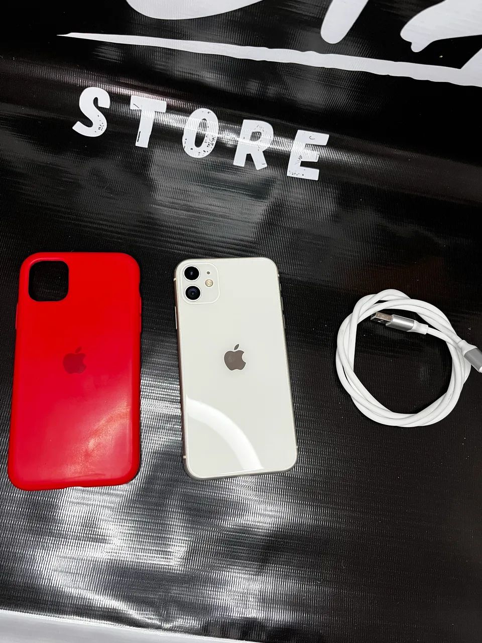 iPhone 11 64 gigas branco - Celulares e Smartphones - COHAB, Cabo