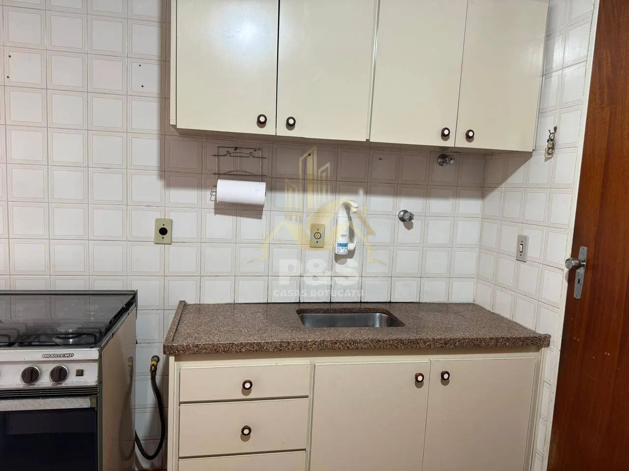 Apartamento com 102 m2, sala dois ambientes, 3 quartos e sacada no centro. - Foto 5