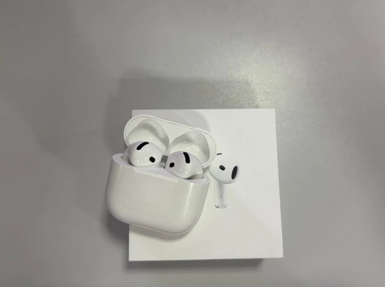 AirPods 4