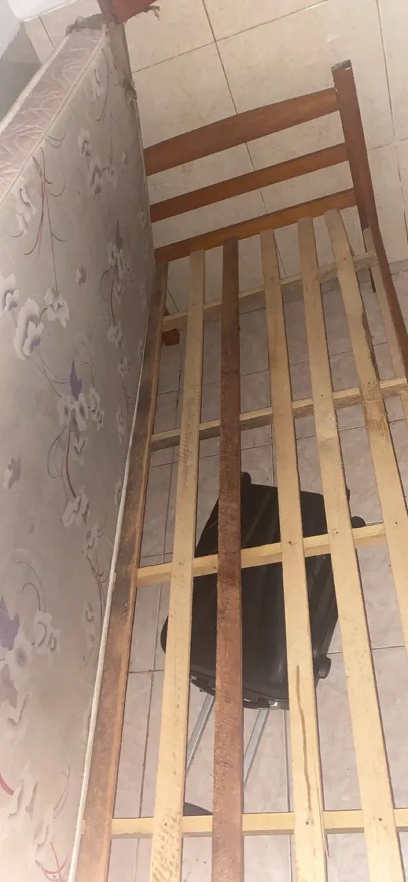 Cama de solteiro com colchão 
