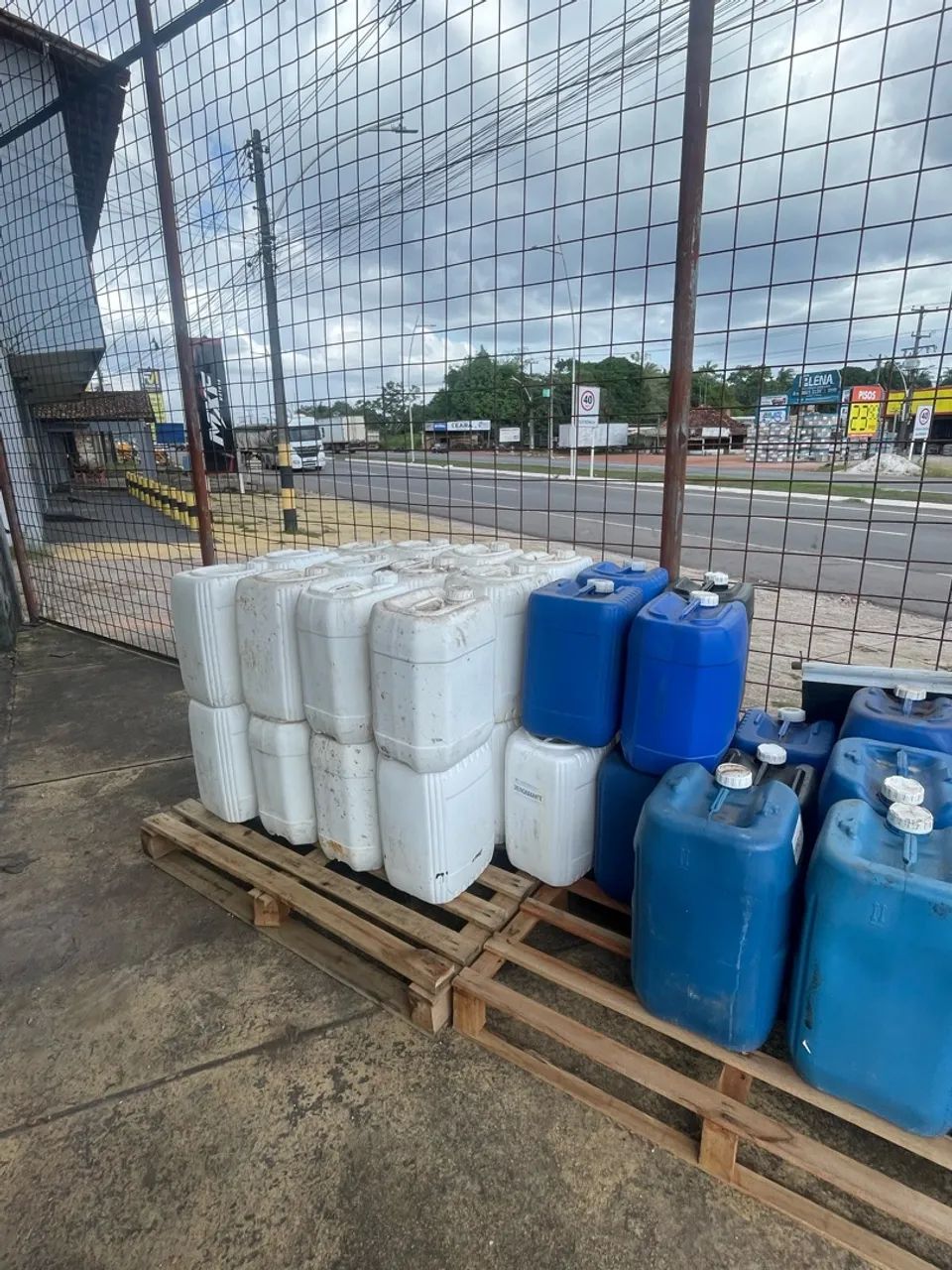 ? CARROTES / BOMBONAS 20L E 30L À VENDA! ? Preço: 20 cada
