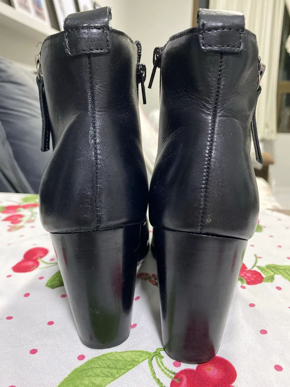 Bota de couro Arezzo tam 36 - Foto 2