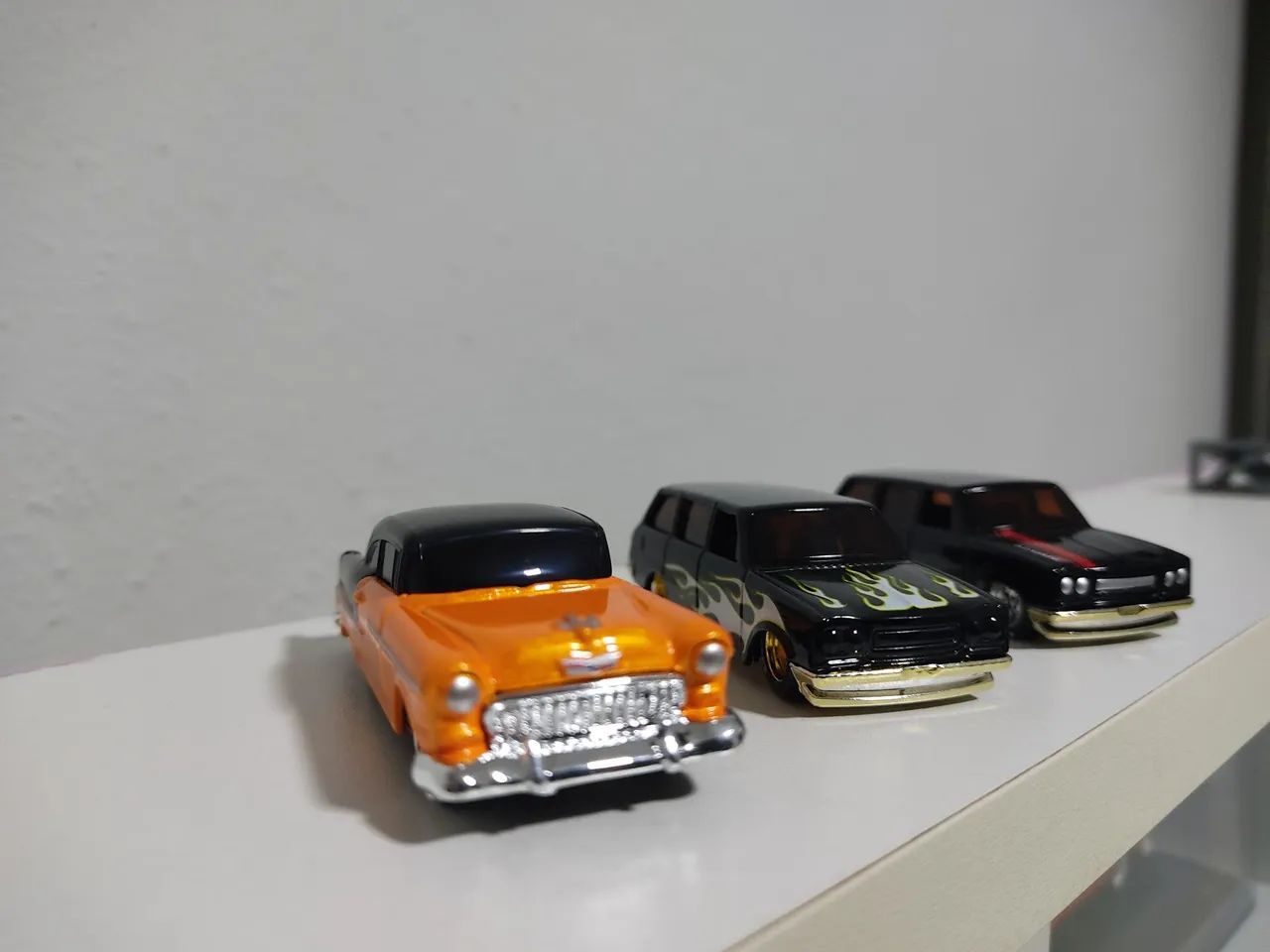 LOTE COM TRÊS MINIATURAS DE CARROS  - Foto 2