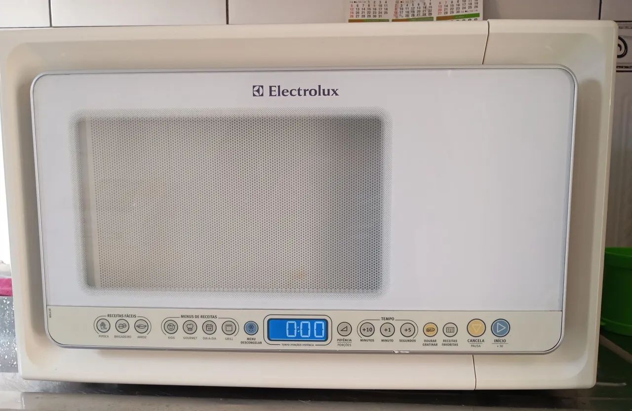 Microondas Electrolux MG41R de 31 litros com Grill.