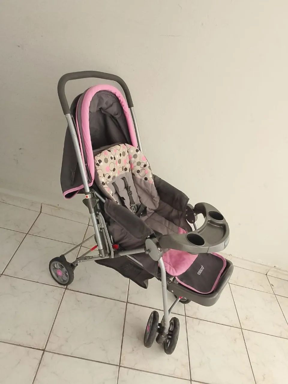 Conjunto carrinho de bebê e bebê conforto 