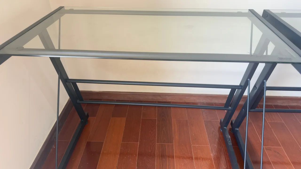 Vendo escrivaninha de vidro e ferro - Foto 3