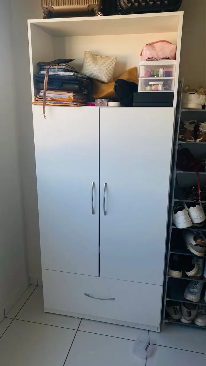 Roupeiro / guarda roupa