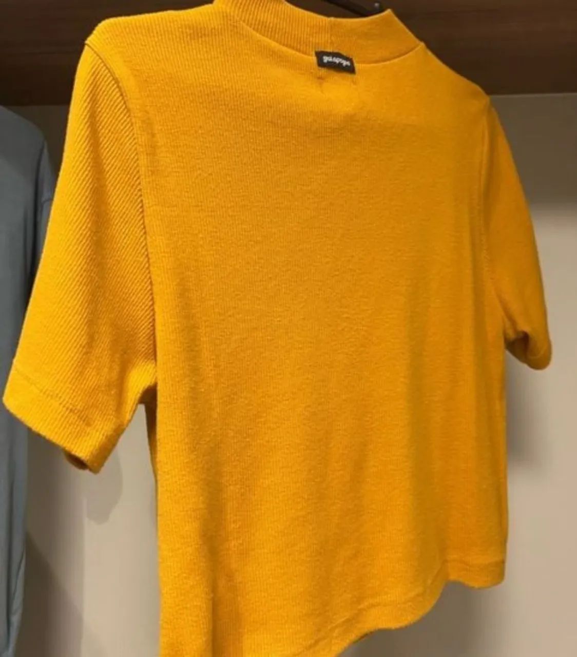 cropped amarelo Galápagos - Foto 2
