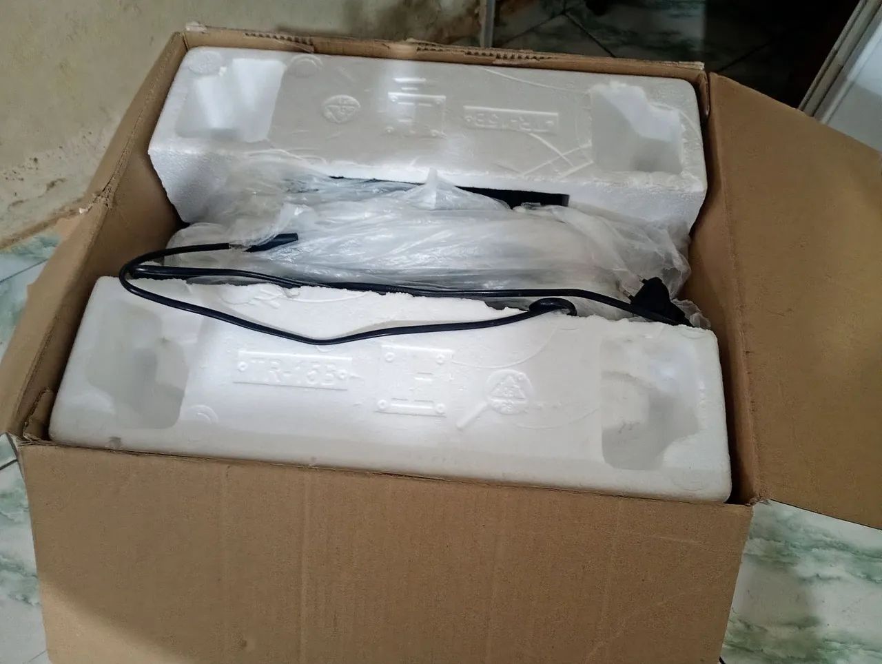 Vendo caixa de som das grandes bluetooth  - Foto 4
