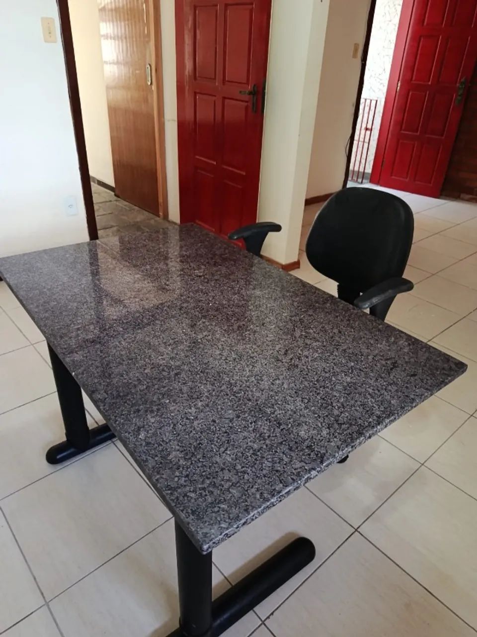 Mesa de trabalho tampo de granito