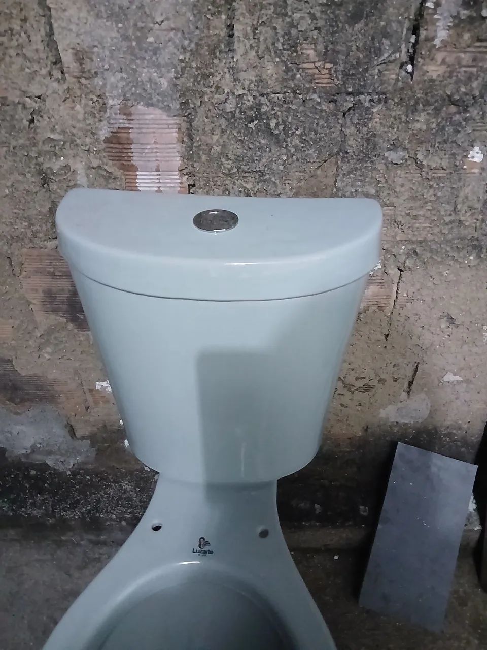 Selling a close-coupled toilet