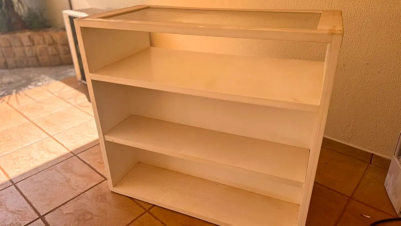 Vende se comoda de loja para colocar bonés e etc  - Foto 2