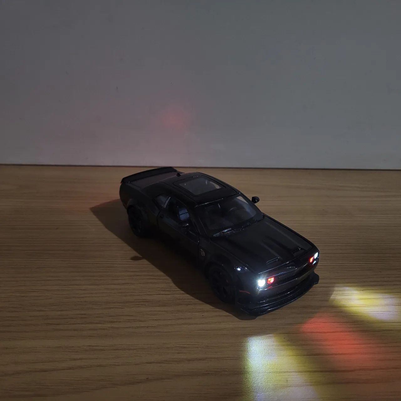 Dodge Challenger SRT Hellcat Miniatura