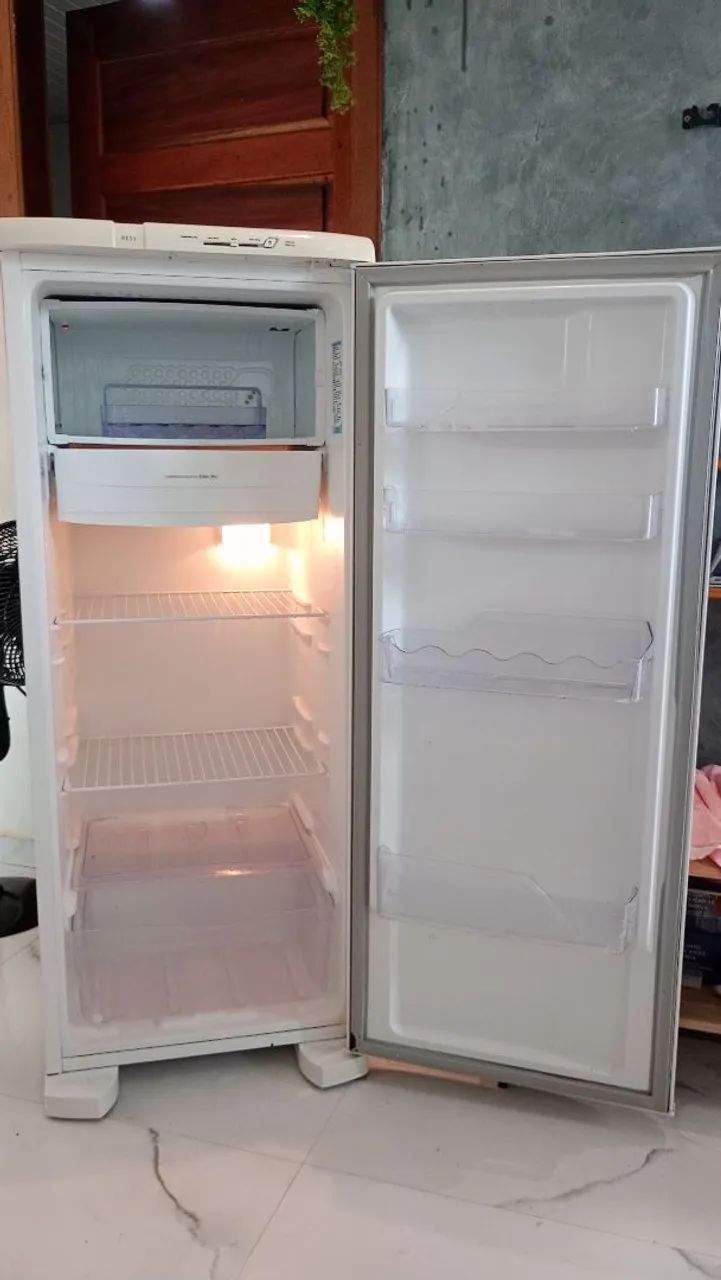 Geladeira Electrolux degelo seco 320 litros  - Foto 3