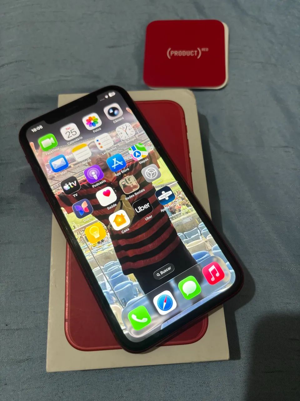 iPhone 11 Product Red - 64GB - Foto 4