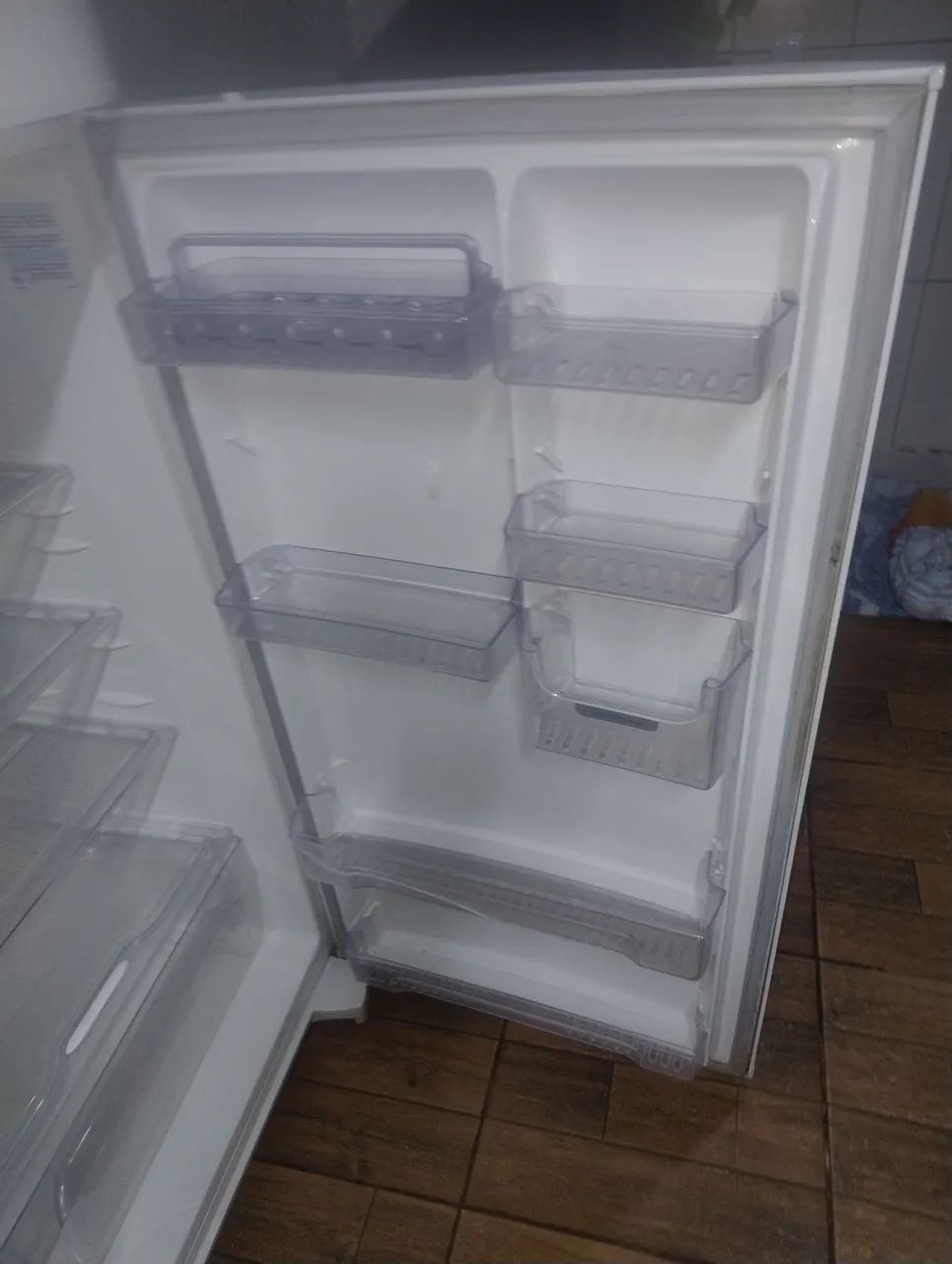 Vende-geladeira Eletrolux semi nova - Foto 5