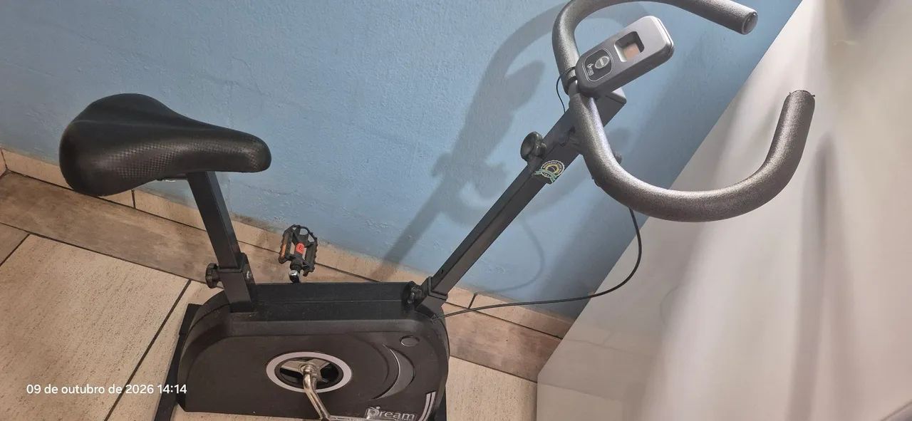 Vendo Bicicleta Egometrica vertical  preta 