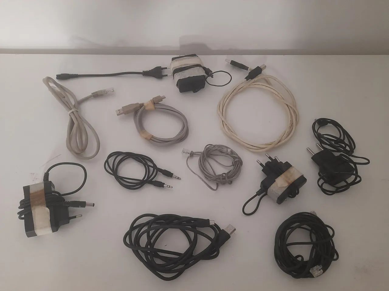 Cabos de telefone e internet e outros aleatórios [FUNCIONAMENTO DESCONHECIDO]