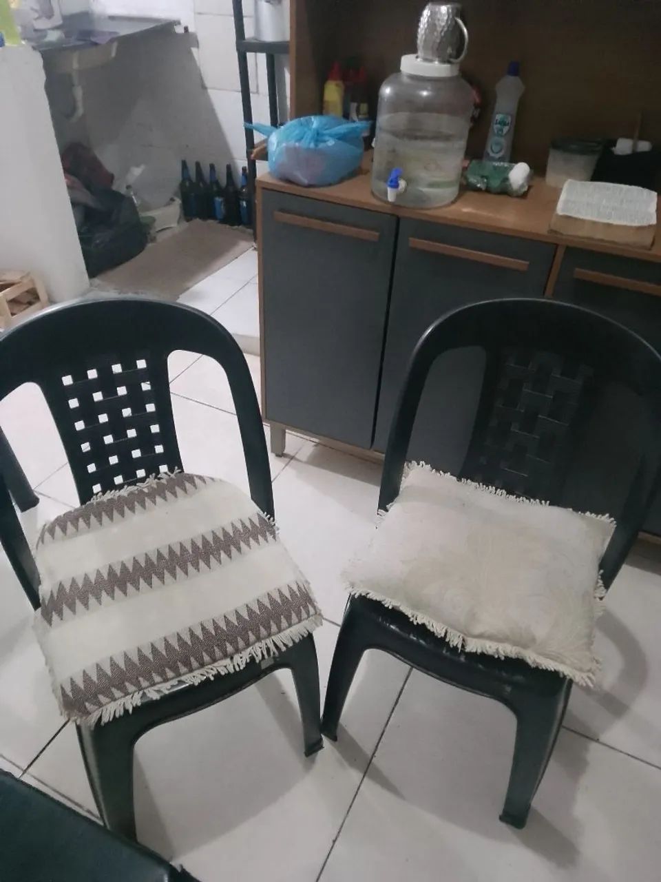 Vendo duas cadeiras resistentes - Foto 2