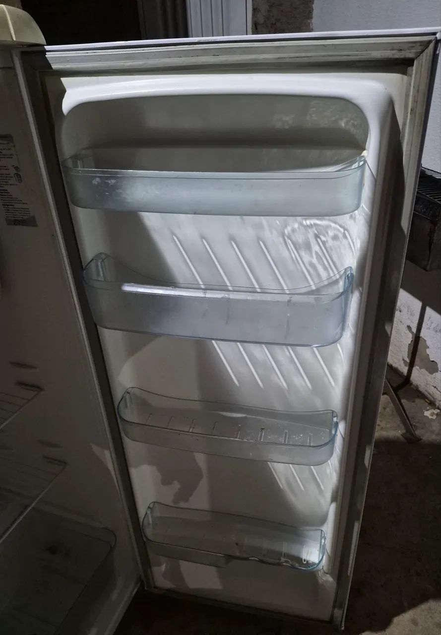 Geladeira Electrolux 240L - Foto 2