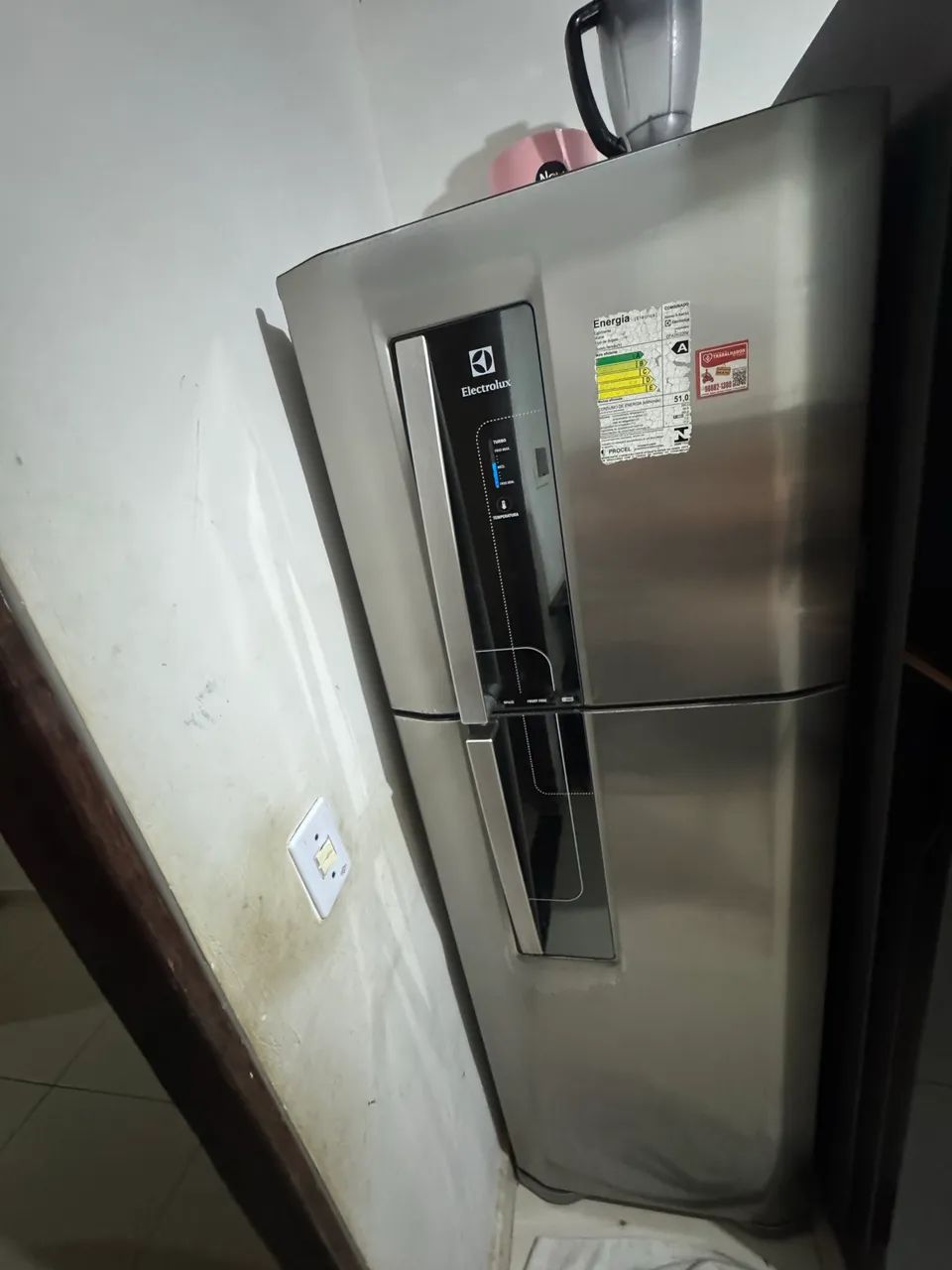 VENDO GELADEIRA FUNCIONANDO NORMALMENTE  - Foto 2