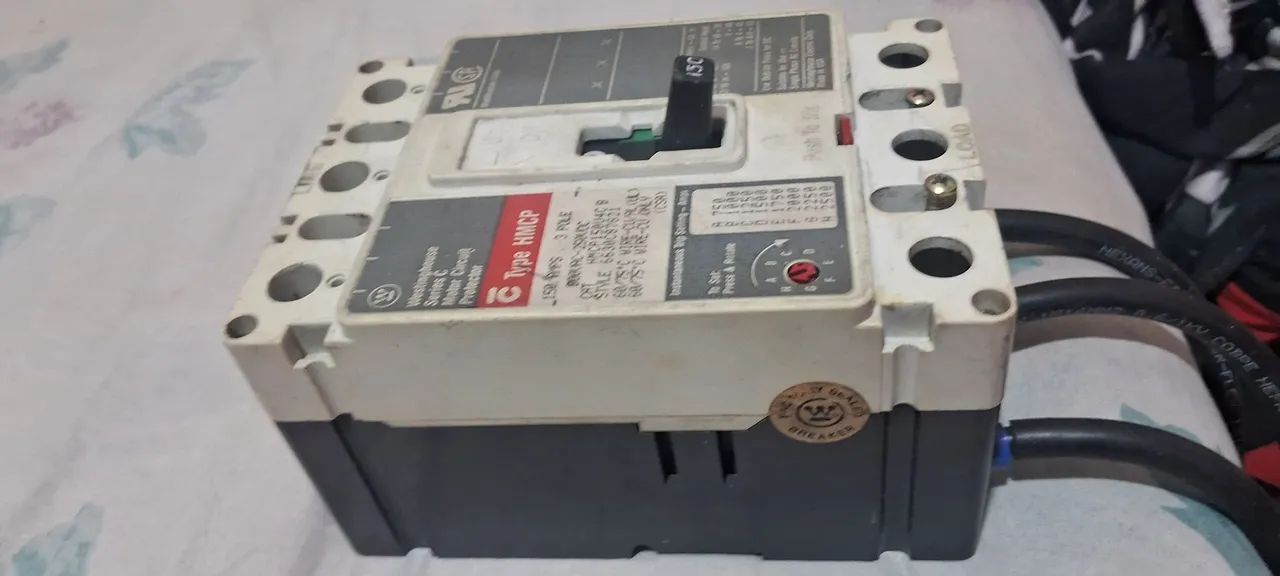 Disjuntor Caixa Moldada Eaton Hmcp150u4c - 150a 3p - Foto 2