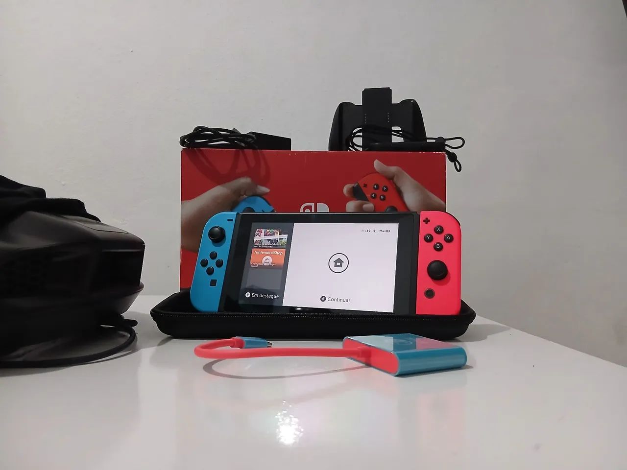 Nintendo Switch + Case