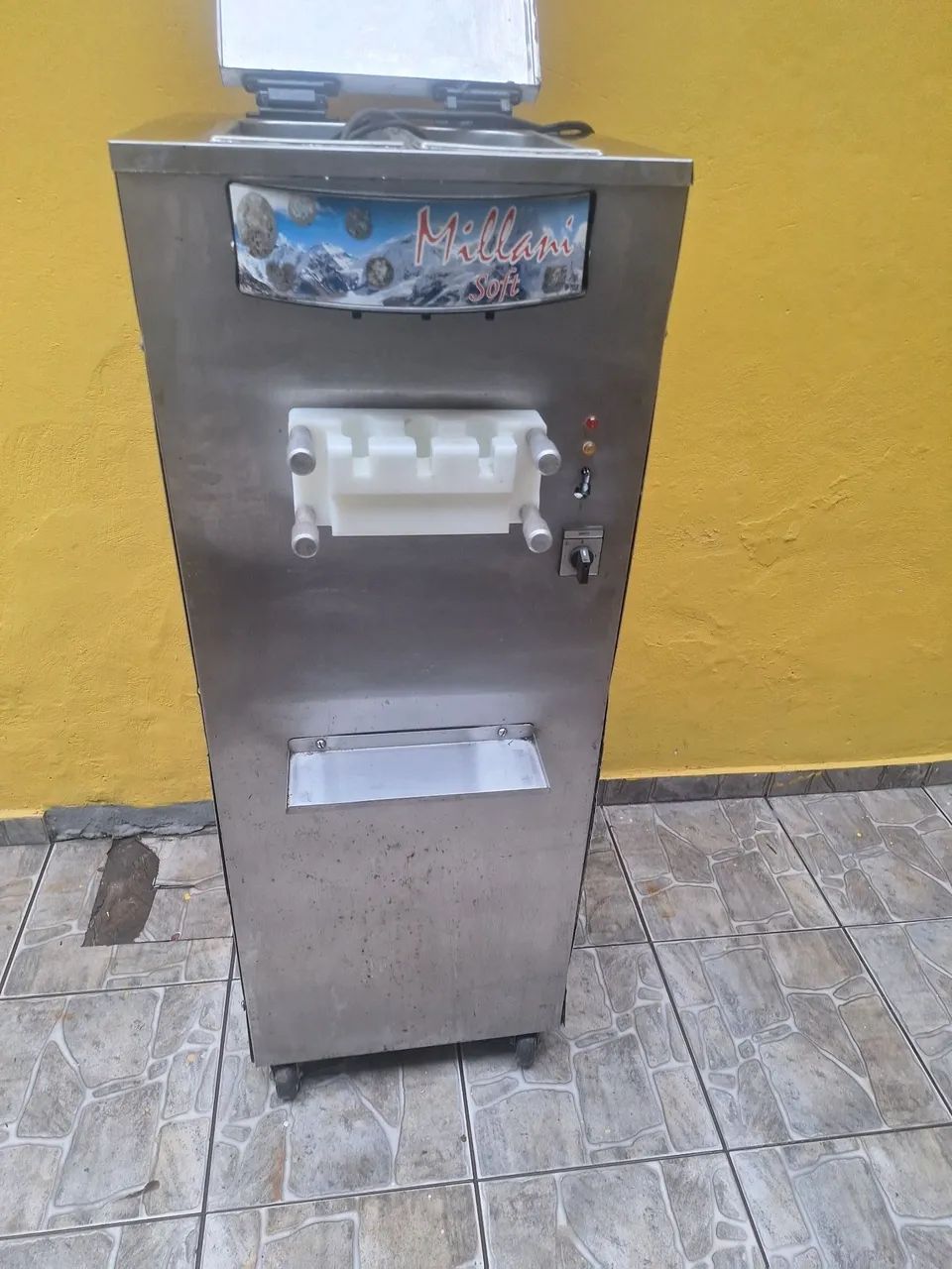 Máquina de sorvete 