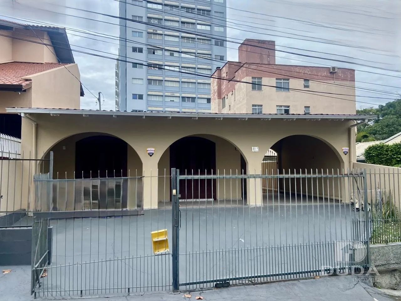 Casa para locação com 3 quartos na Trindade