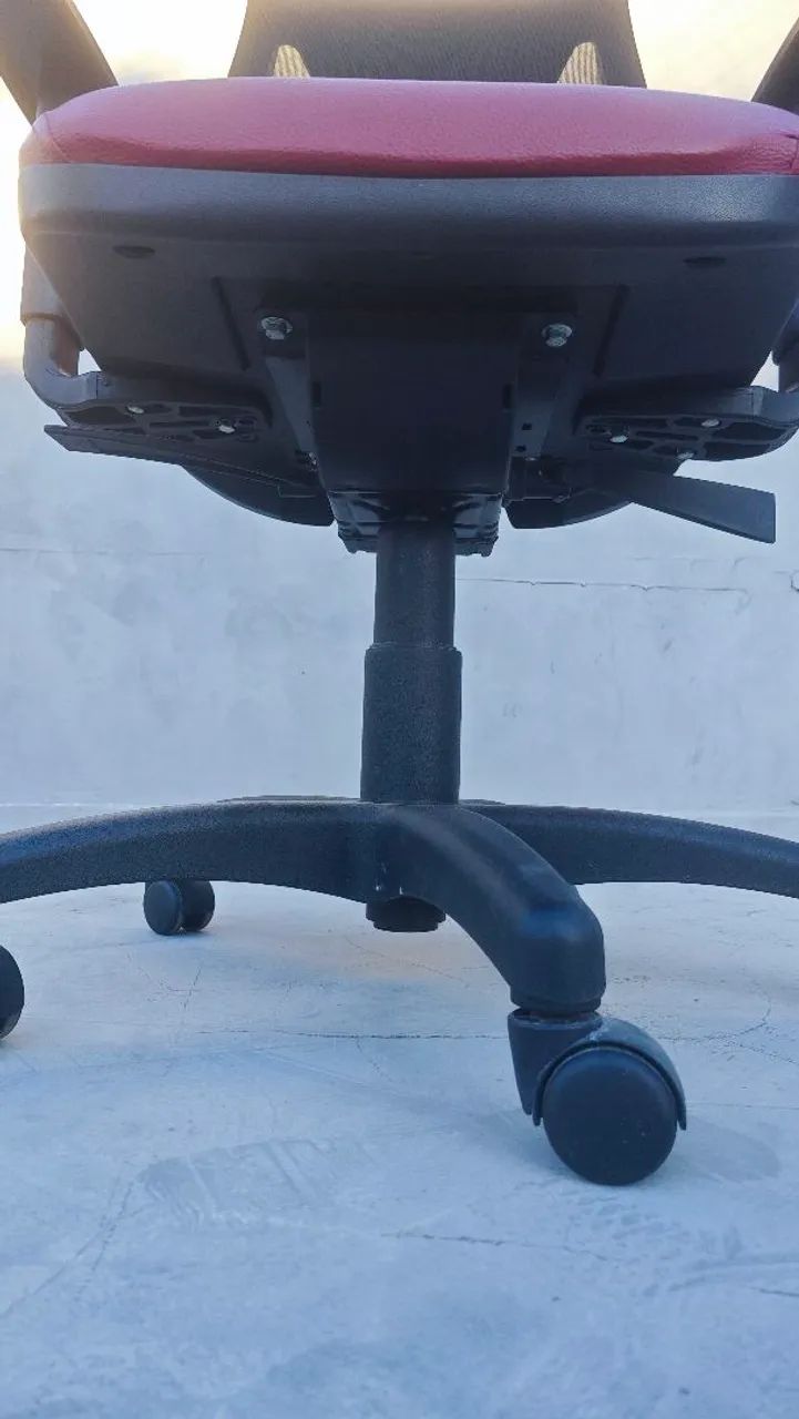 Cadeira Ergonômica de Escritório Flexform Loop Mesh - Vermelha/Preta - Foto 4